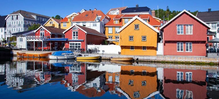 Kragerø har et bysentrum mange småbyer bare kan drømme om, men de ønsker hjelp med å utvikle byen videre og til å skape et inkluderende og mangfoldig sted for alle byens innbyggere. Foto: Adobestock