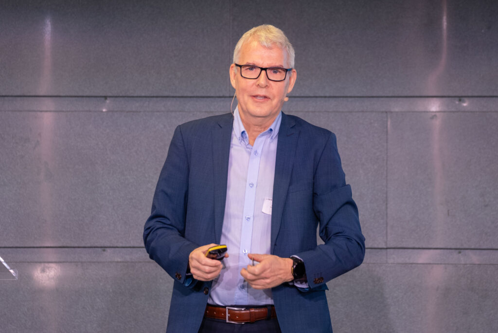 Bård Benum fra Vitalthings presenterte hvordan de har jobbet med verdensnyheten Guardian M10