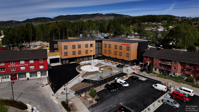 Dronefoto av Moelv Sykehjem