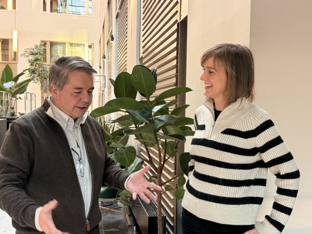 Innkjøpssjef i Trondheim Robert Grande og Michelle Wright i Trondheim kommune